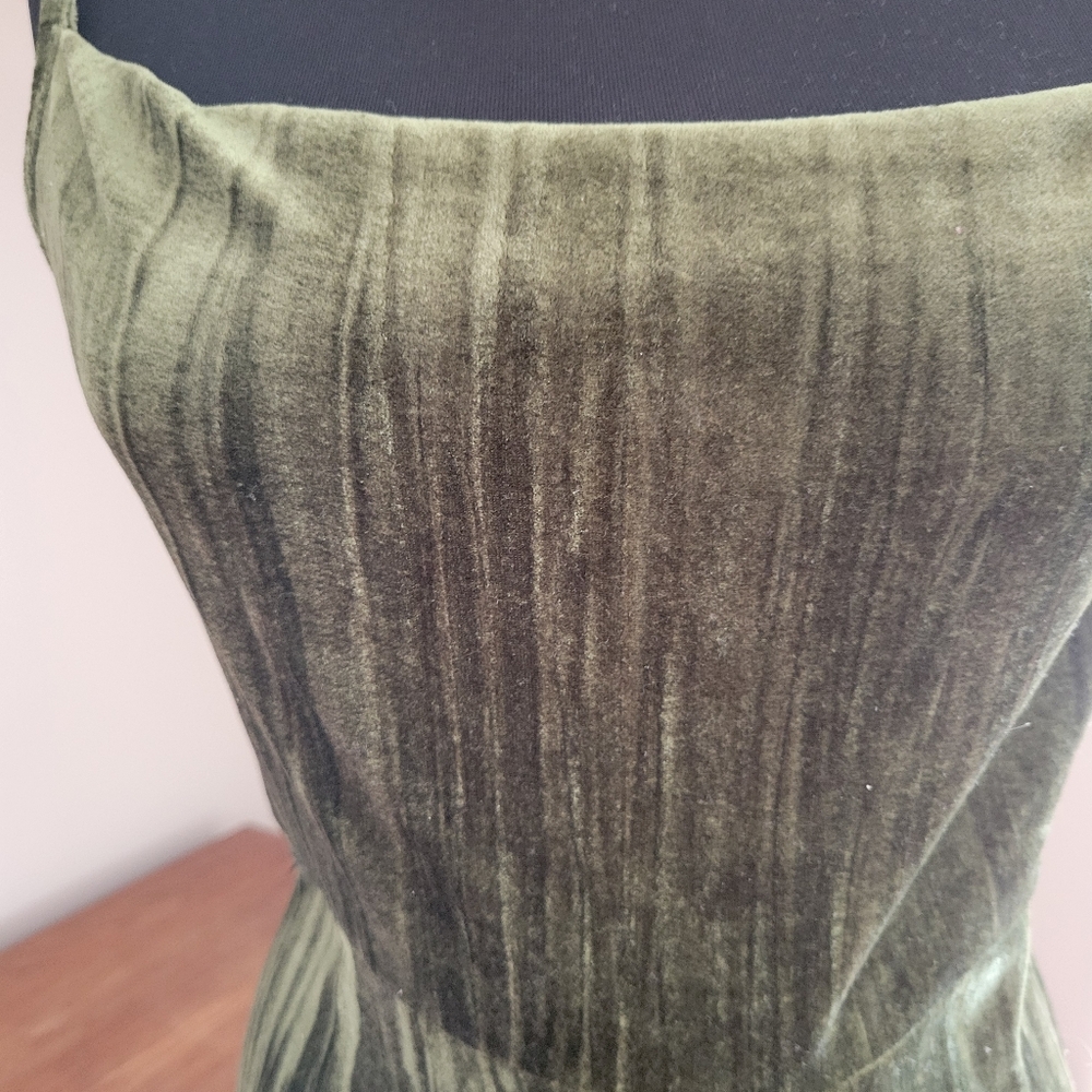 Emerald green velvety long gown - Picture 2 of 6